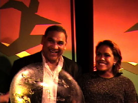 Mundine Sr. presents Cathy with the National Sportswoman of the Year Award