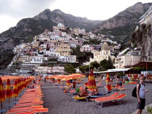 061_positano_beach_buildings_hill_kath