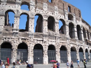 476_rome_colosseum_holes